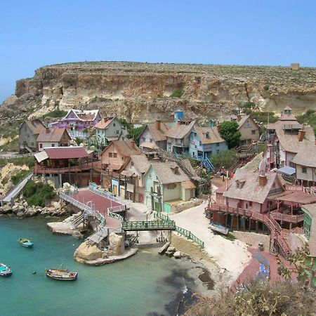 Seafront Apartment With Pool セント・ポールズ・ベイ エクステリア 写真