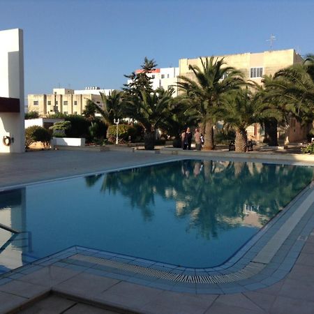 Seafront Apartment With Pool セント・ポールズ・ベイ エクステリア 写真