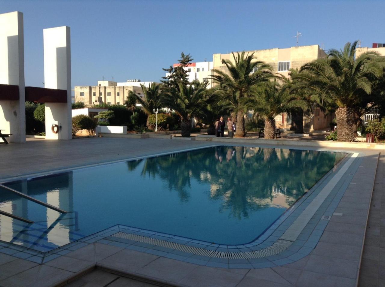 Seafront Apartment With Pool セント・ポールズ・ベイ エクステリア 写真