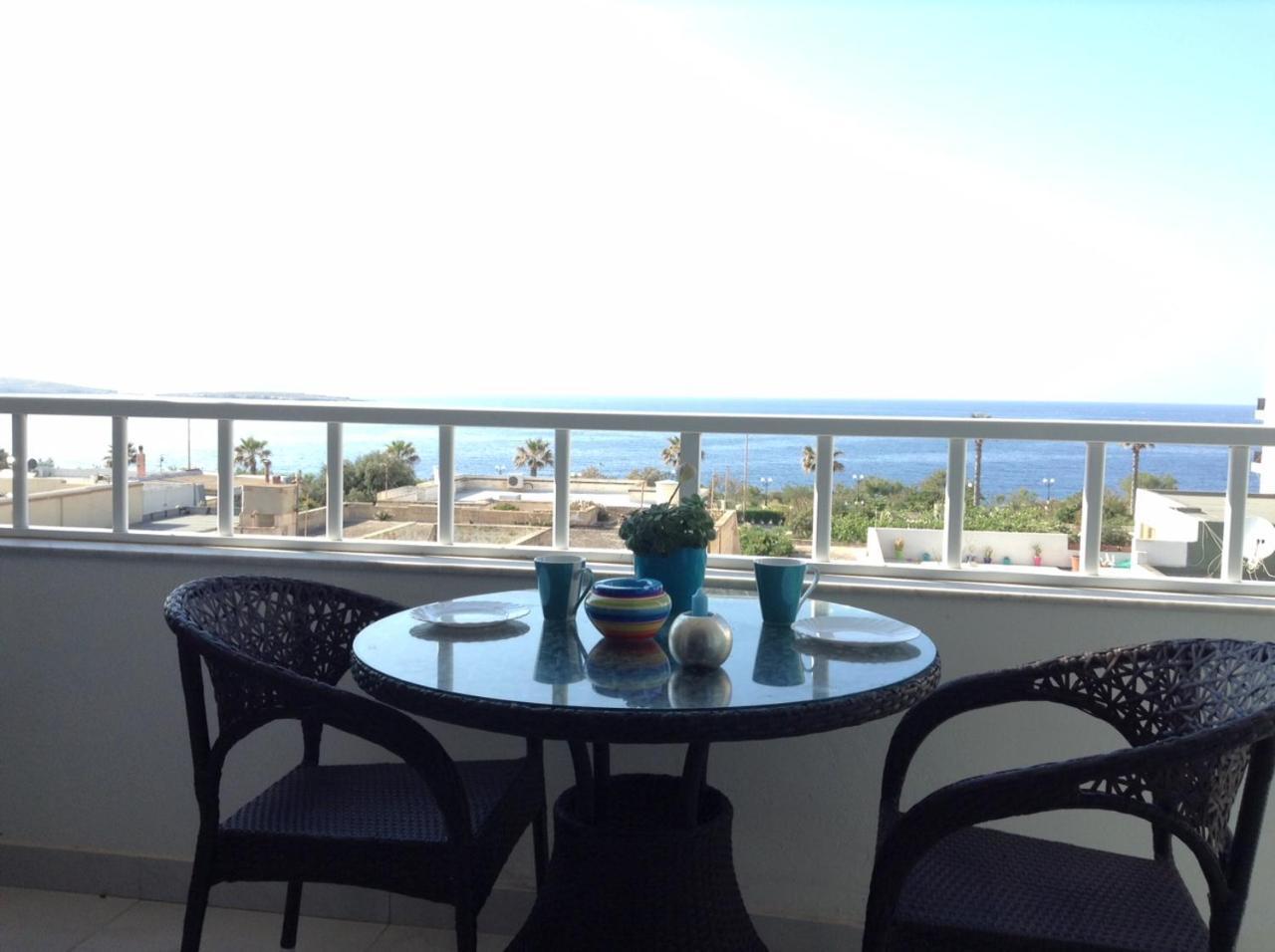 Seafront Apartment With Pool セント・ポールズ・ベイ エクステリア 写真