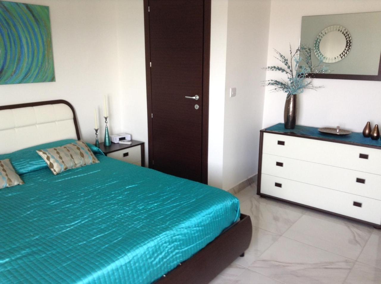 Seafront Apartment With Pool セント・ポールズ・ベイ エクステリア 写真