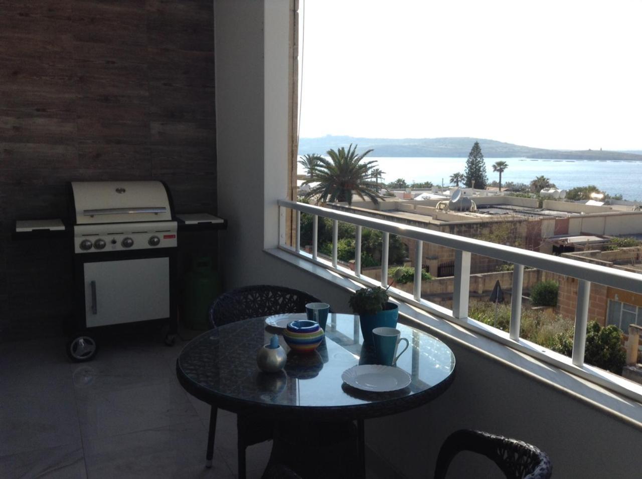 Seafront Apartment With Pool セント・ポールズ・ベイ エクステリア 写真