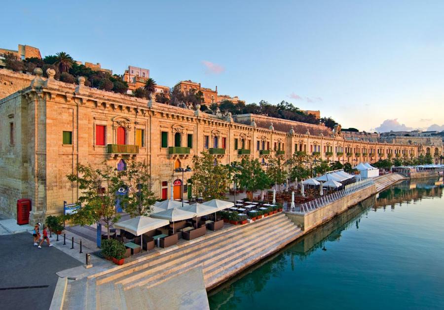 Seafront Apartment With Pool セント・ポールズ・ベイ エクステリア 写真
